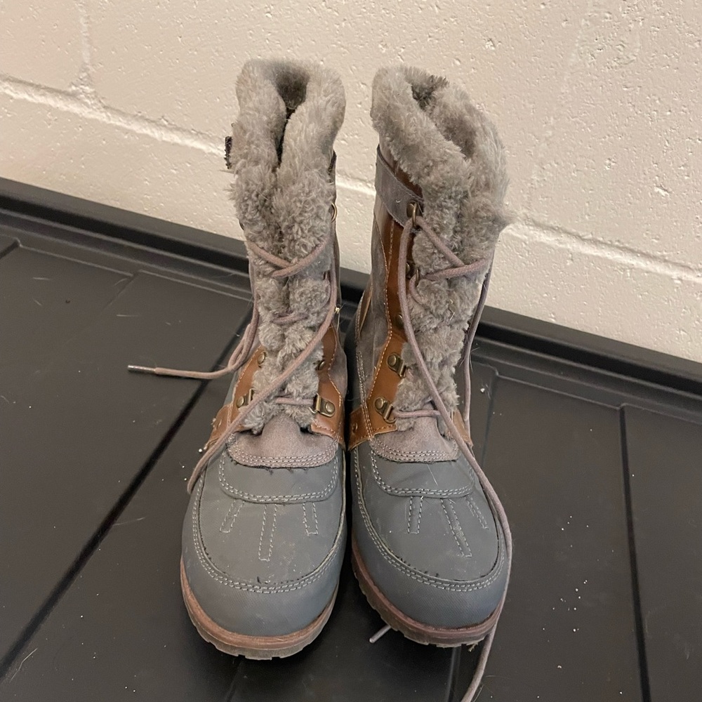 Lace up winter boot